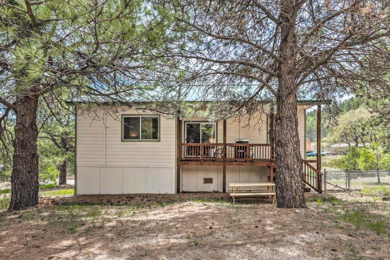Charming With Deck And Mtn Views Ferienhaus
