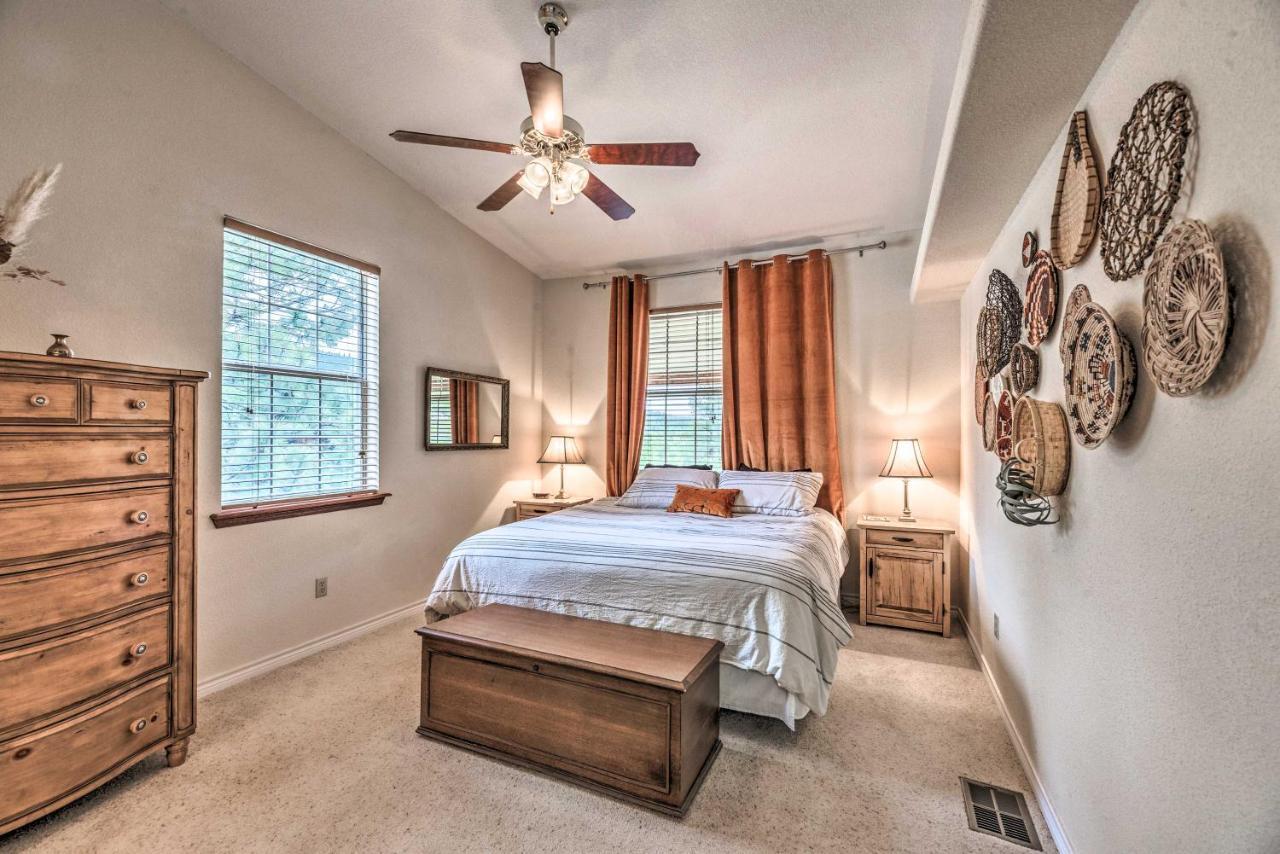 Charming With Deck And Mtn Views